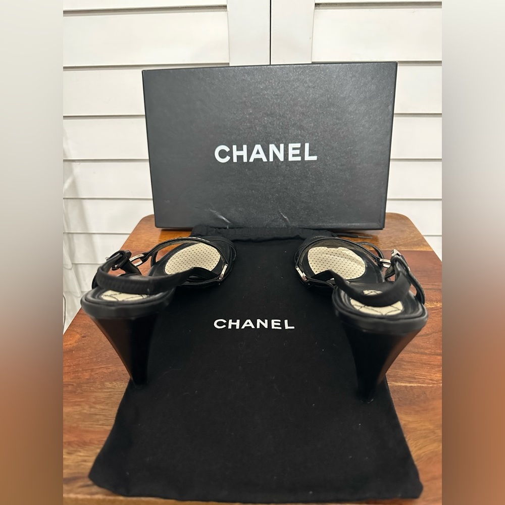 GENUINE CHANEL SLING BACK HEEL SANDALS.  SIZE 40 Gorgeous and Great Condition - Picture 9 of 16